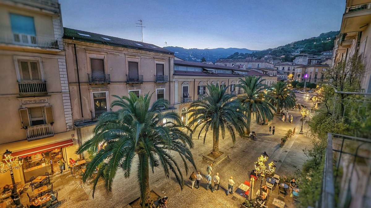 Lamezia Terme Apartment | Palm Residence - 201 - Exclusive Apartment with Balcony and Kitchen