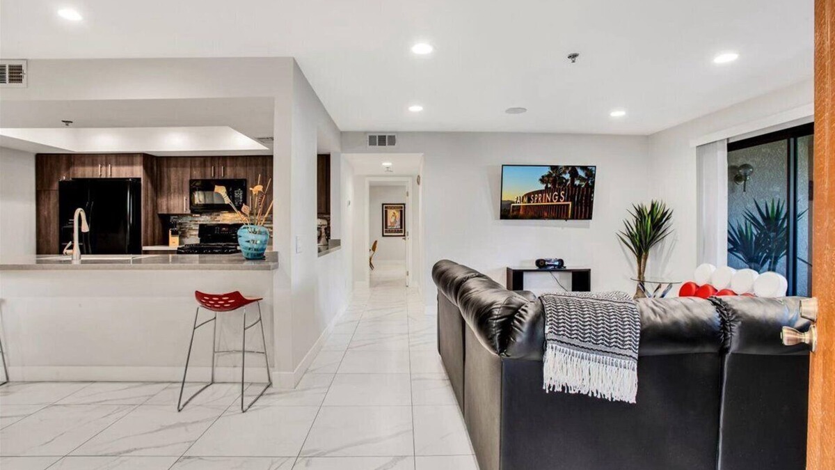 Racquet Club Estates Condo | Palm Springs 2-bedroom, 2 Bath Ground Floor condo. Garage. Pool, Hot Tub, Tennis