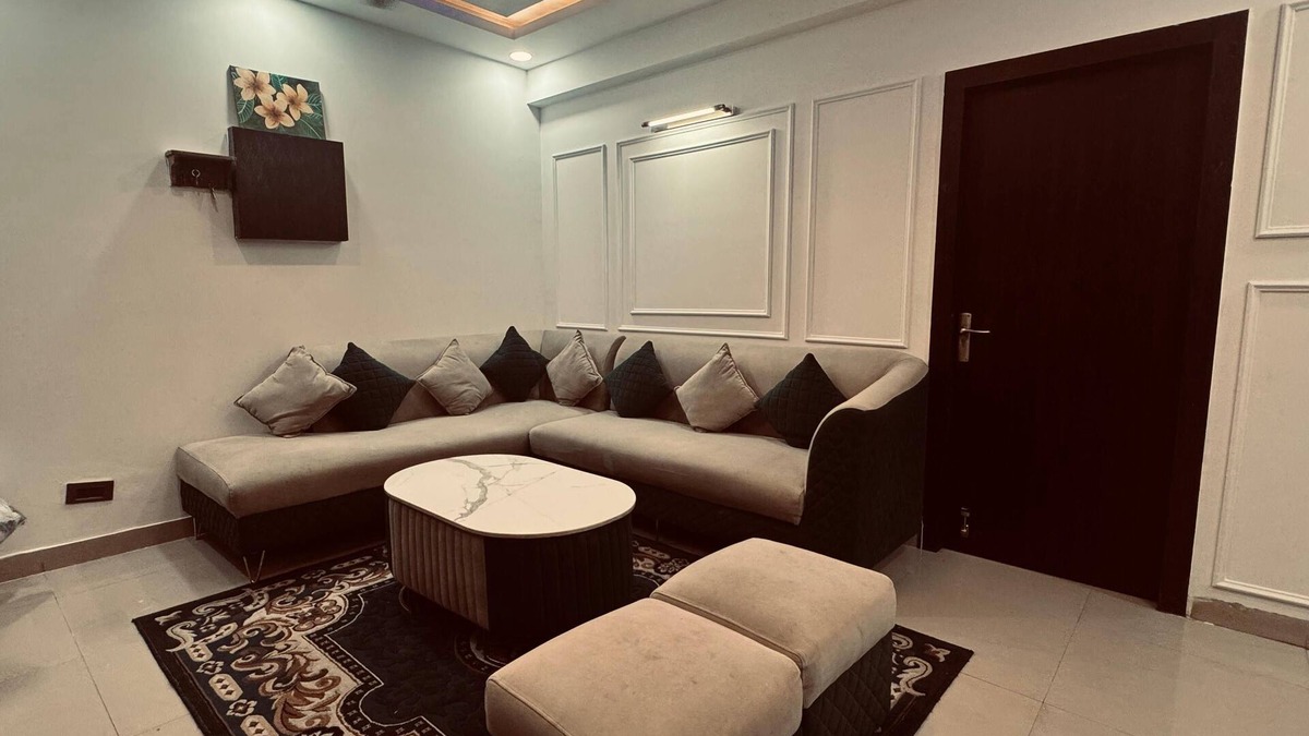 Ghaziabad Apartment | Palm Stays: 2BHK Fully furnished Apartment In Raj Nagar Extension Ghaziabad