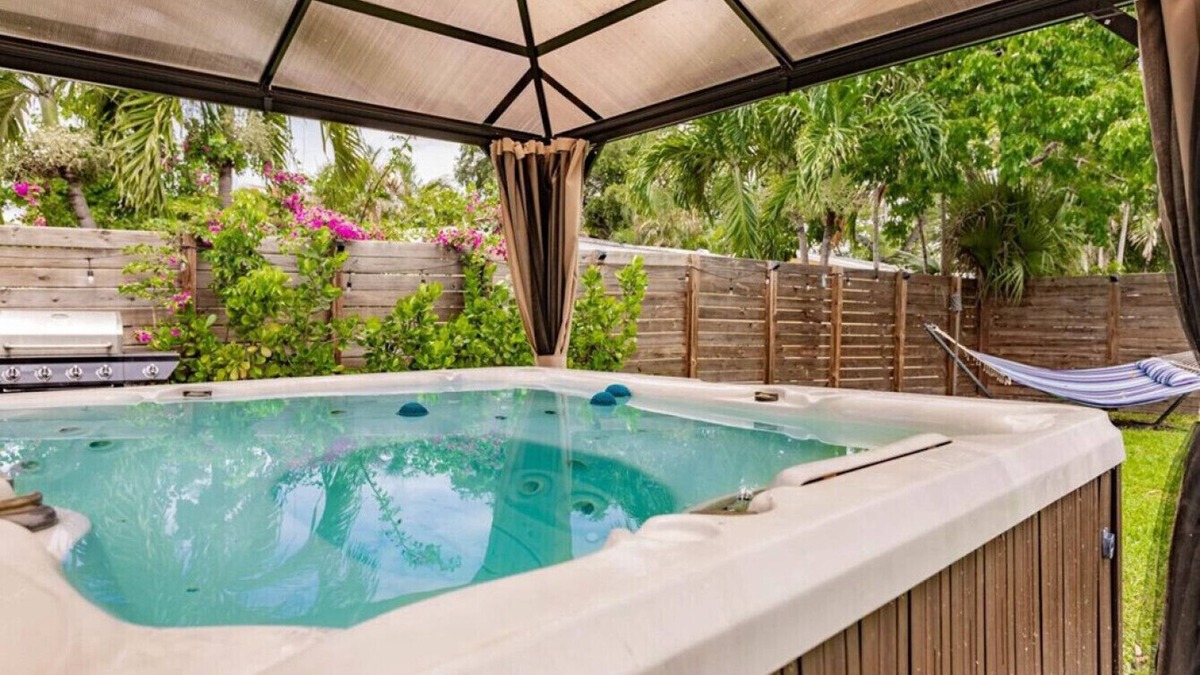 Dania Beach House | Palm Tree Paradise in Dania Beach