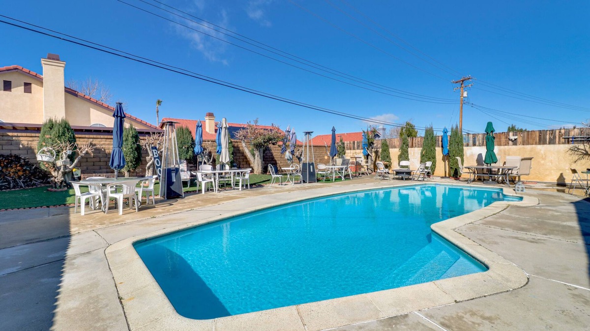 Palmdale House | Palmdale Family Home w/Private Pool & Backyard