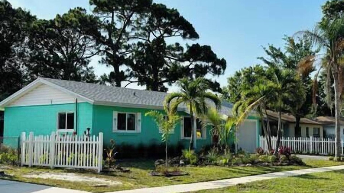 Vero Beach South House | PalmeBleu Pool, EV, King, Ping Pong 15 Min Beach