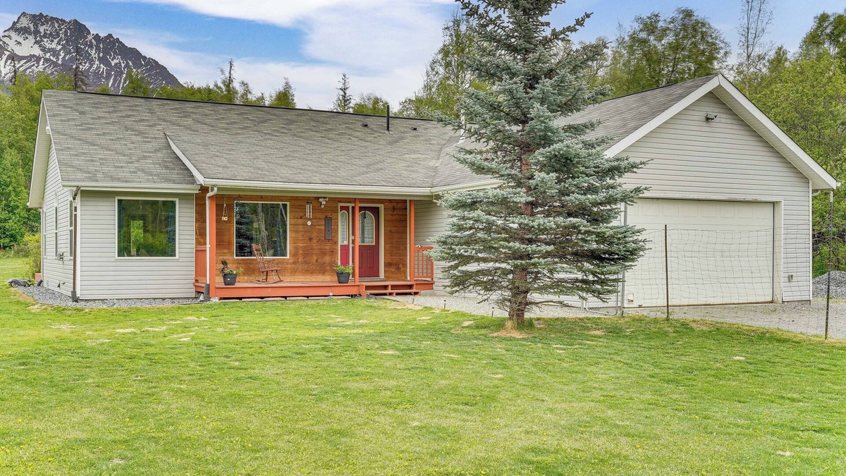 Butte House | Palmer Escape w/Mtn Views: Fishing & Hiking!