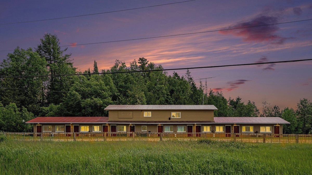 North Frontenac Hotel | PALMERSTON LAKE MOTEL