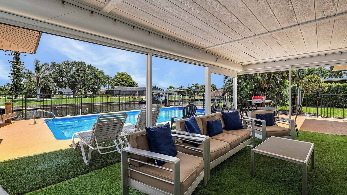 Caloosahatchee House | Palmetto Sunset Heated Saltwater Pool SE Cape