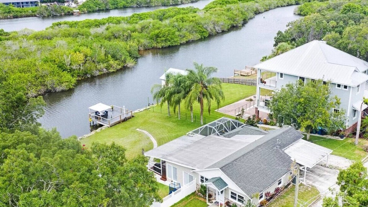 Tillman House | Palms Paradise. Heated Pool. Waterfront. Near Space Coast Beaches.