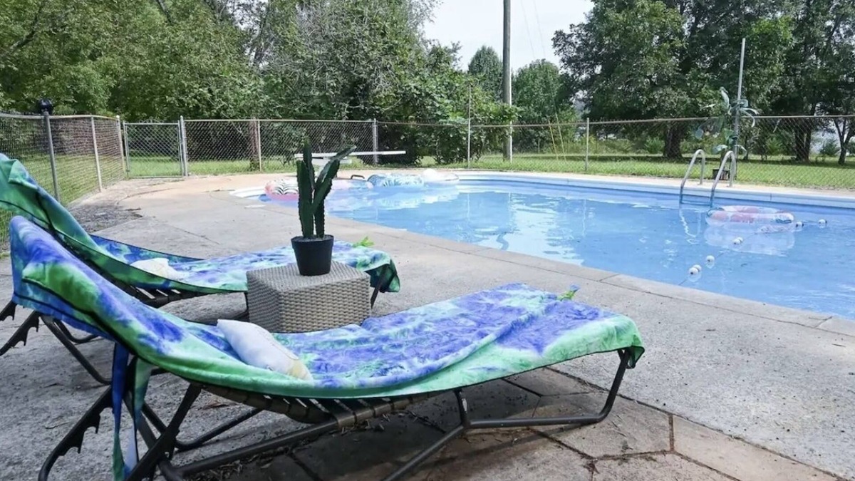 Covington Bed & Breakfast | “Palms & Paradise” The perfect vacation home 🌴
