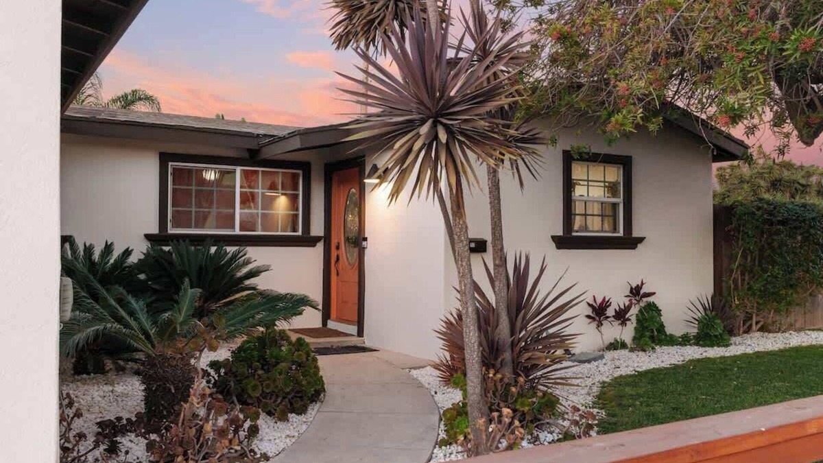 Castle Park House | Palomania - 4bedroom, games, and pool