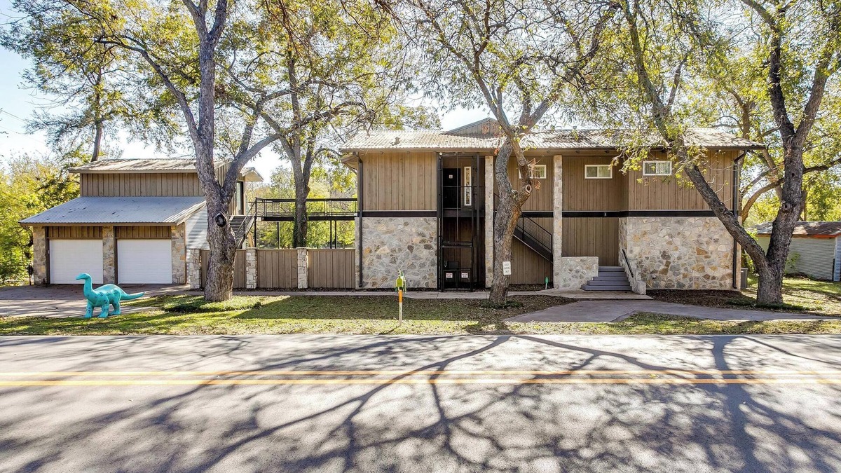 Glen Rose House | Paluxy River House - riverfront, near downtown square, fire pit