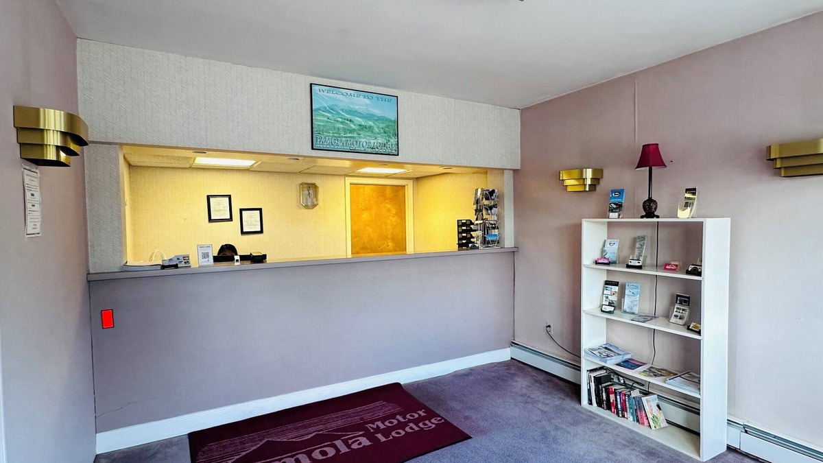 Sherman Station Hotel | Pamola Motor Lodge
