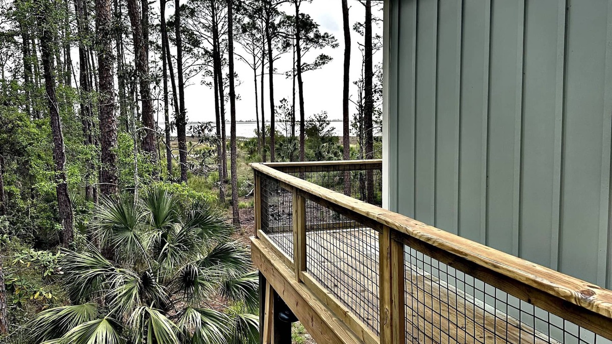Panacea House | Panacea Treehouse ⭐️ Waterfront Retreat- Minutes to St.Marks Brewfest!