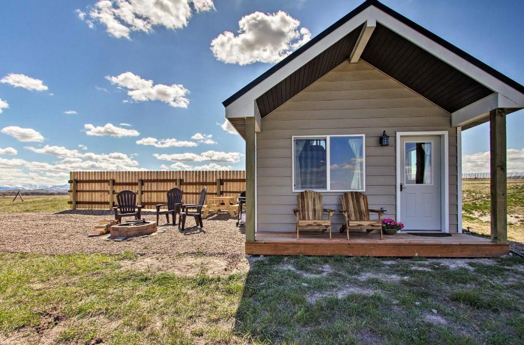 Augusta House | Pano Views! Custom Cabin on Rocky Mountain Front