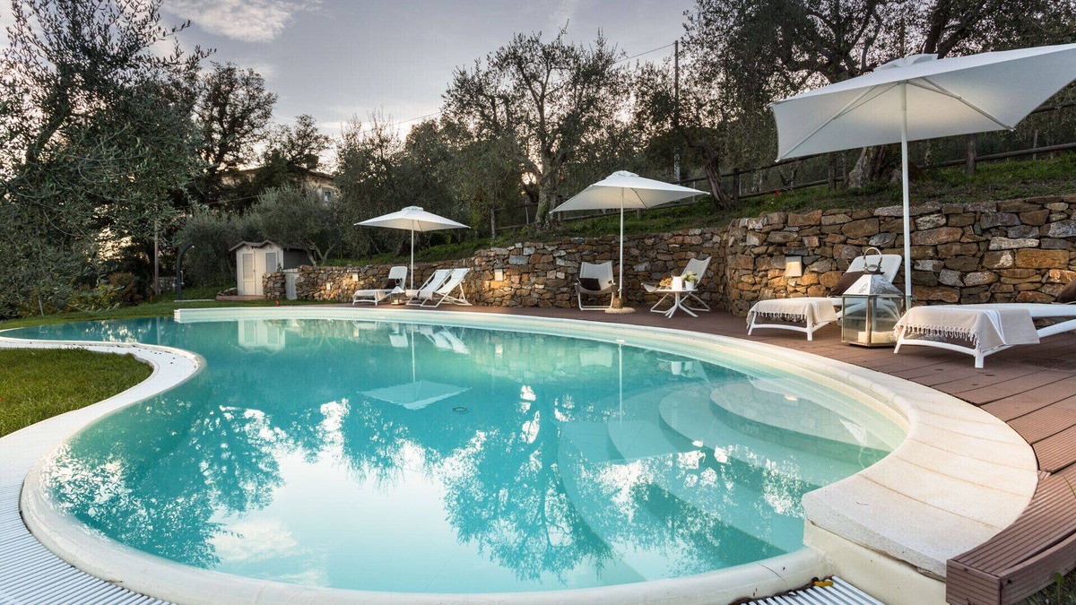 Lucca Villa | Panoramic 4 Bedrooms Farmhouse with Private Pool in Lucca close to Town Centre