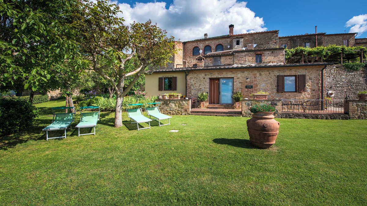 Radicondoli Villa | Panoramic and Charming Villa with Private Garden in Tuscany
