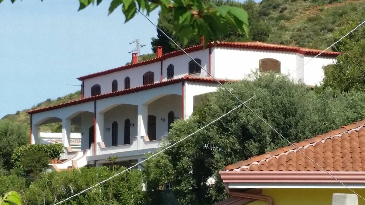 Fuscaldo Apartment | Panoramic apartment in villa 300 meters from the sea, private garden with sea view