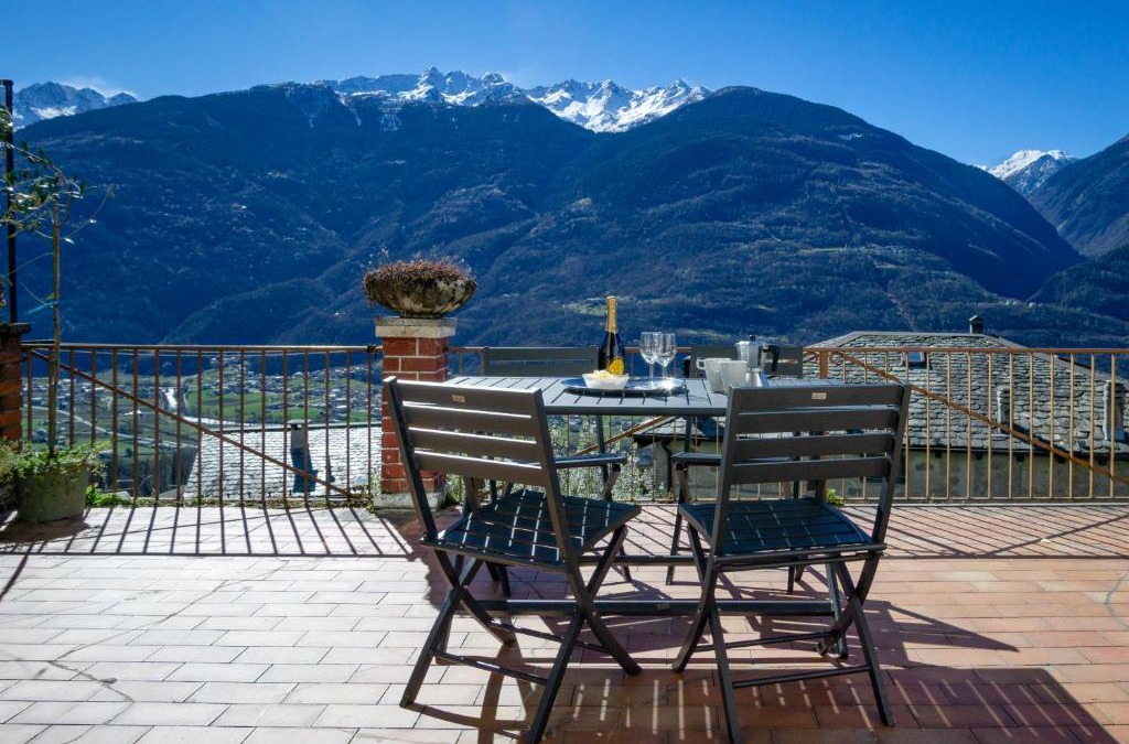 Poggiridenti Apartment | Panoramic Apartment Italian Alps Valtellina near Sondrio, Tirano