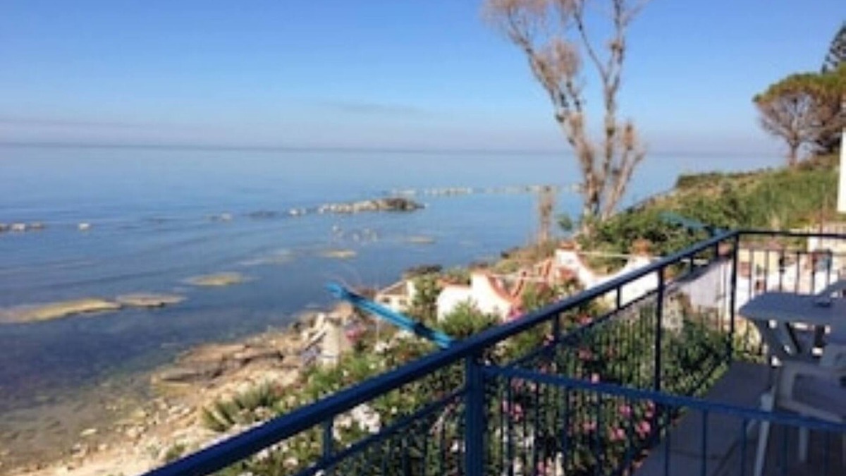 Porto Palo Apartment | Panoramic apartment by the sea