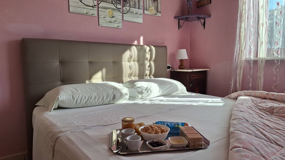 Pancole Apartment | Panoramic apartment with large terrace overlooking the sea, pets allowed.