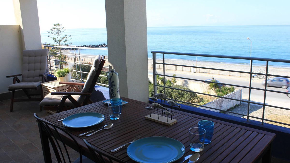 Divieto Apartment | Panoramic beachfront ideal for two couples