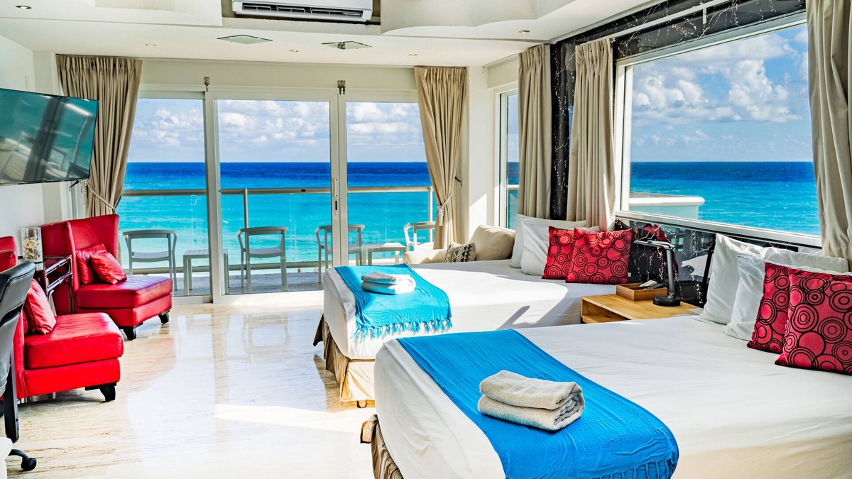 Punta Cancun Apartment | Panoramic Beachfront Suite w/Breathtaking Ocean View & Top Location