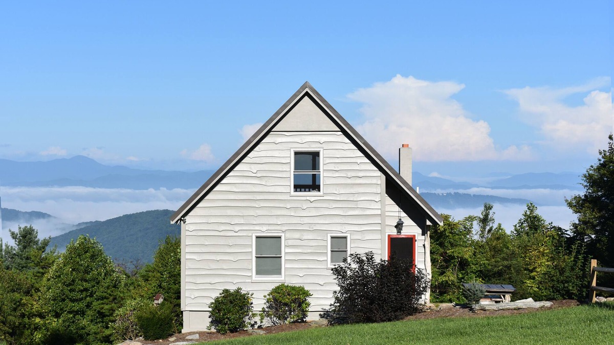 Skyland Cabin | Panoramic Blue Ridge Mountain Views & Rolling Meadows Retreat
