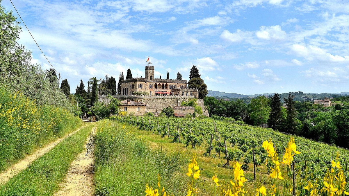 Poggibonsi Other | Panoramic castle with large pool on the walls. Ideal for weddings and events
