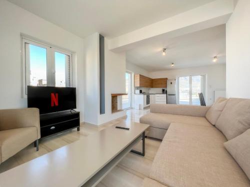 Dafni Apartment | Panoramic Cityscape Maisonette in Agios Dimitrios