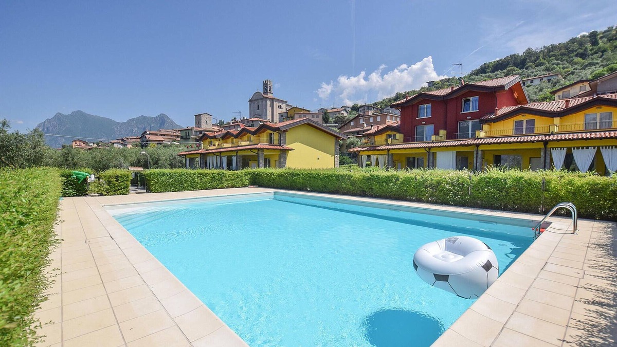 Siviano House | Panoramic terraced house for your vacation on Lake Iseo.