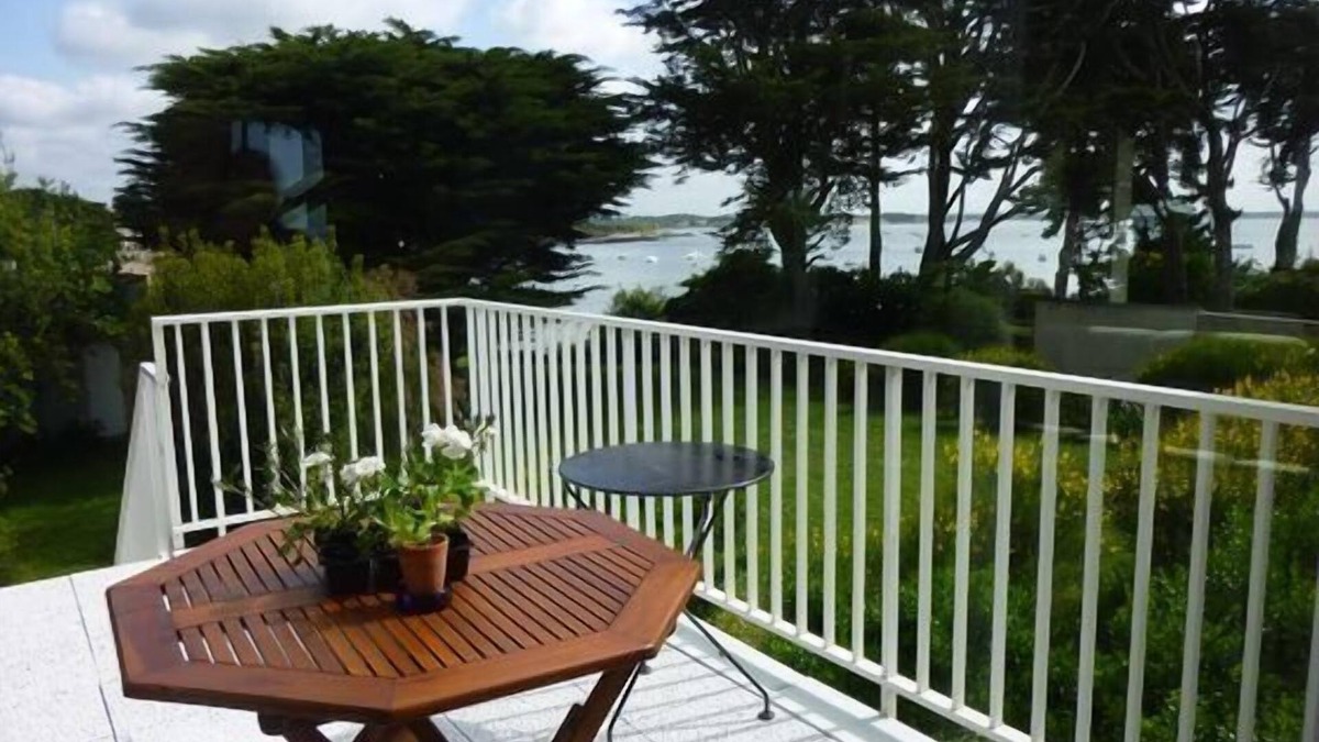 Kervoyal Apartment | PANORAMIC OCEAN VIEW and direct access to the beach!