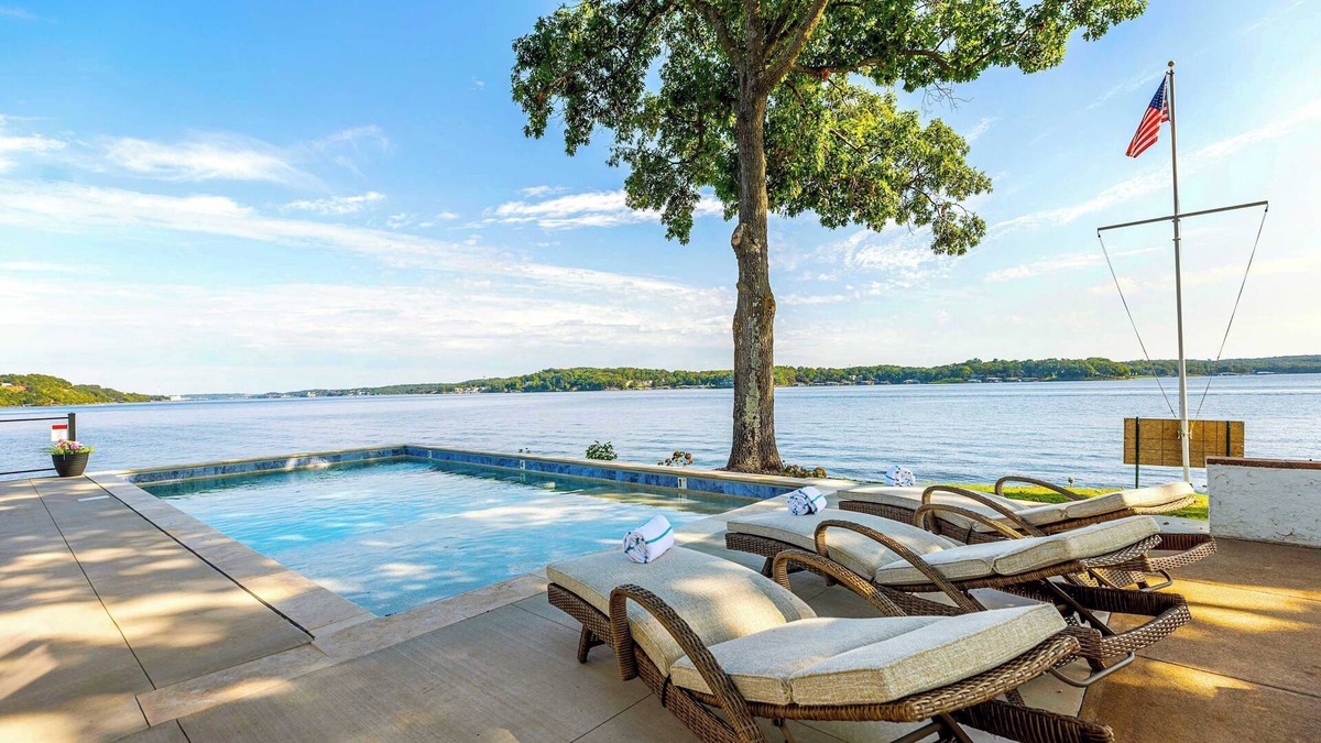 Rocky Mount House | Panoramic Paradise – Lakefront Home for 15 w/Game Room, Pool