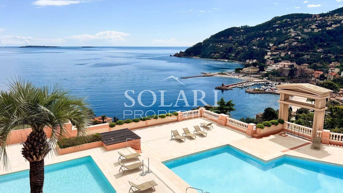 Theoule-sur-Mer Apartment | Panoramic sea view, residence with swimming pool