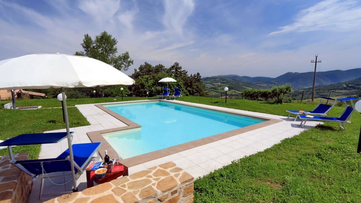 Pievebovigliana House | Panoramic view to a heaven of tranquility!