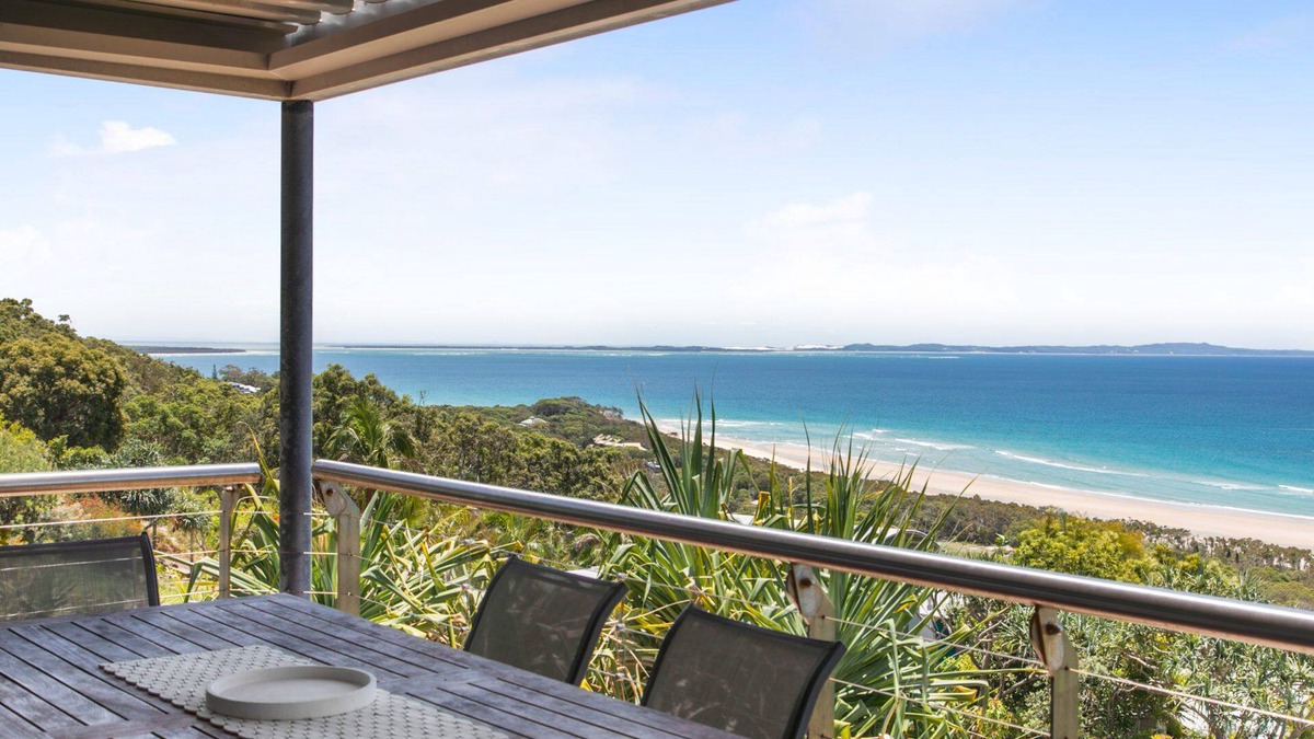 Point Lookout Apartment | Panoramic views from this beautiful unit set high on the hill overlooking.