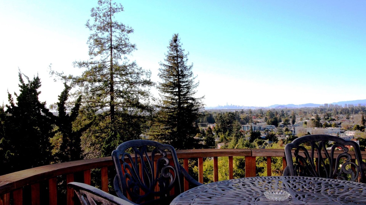 Maxwell Park Apartment | Panoramic Views. King Beds. Serene and Comfortable. Feels like home.