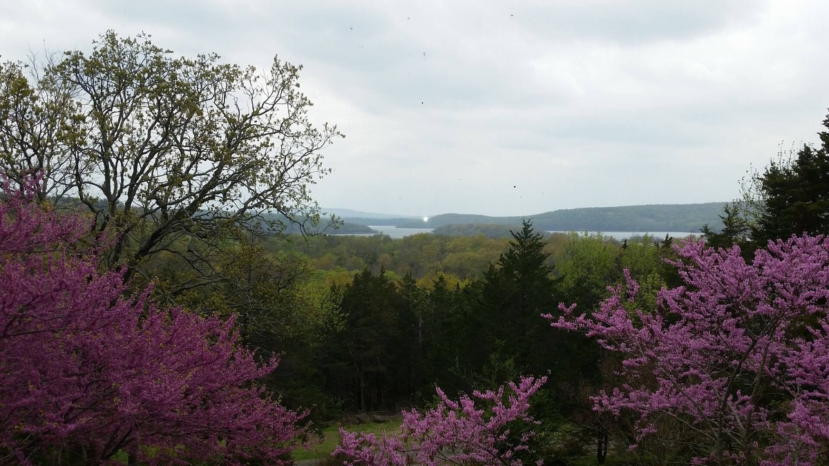Pettit House | Panoramic views of Lake Tenkiller from the House on the Hill