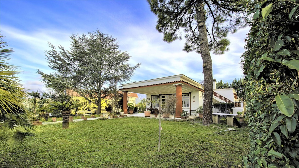 Minturno House | Panoramic villa with garden and pool in Minturno