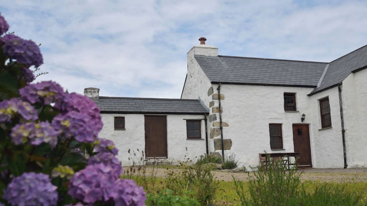 Goodwick Cottage | PANTEURIG COTTAGE, pet friendly, with open fire in Goodwick