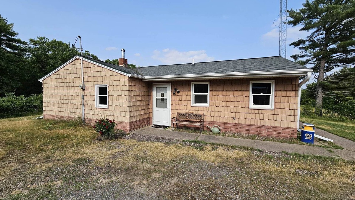Neillsville Cottage | Papa Opelt's Cozy Cottage