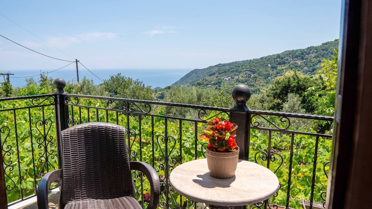 Agios Dimitrios House | Paradeisos Double Room with Balcony (5)