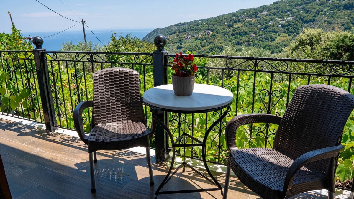 Agios Dimitrios House | Paradeisos Double Room with Balcony (2)