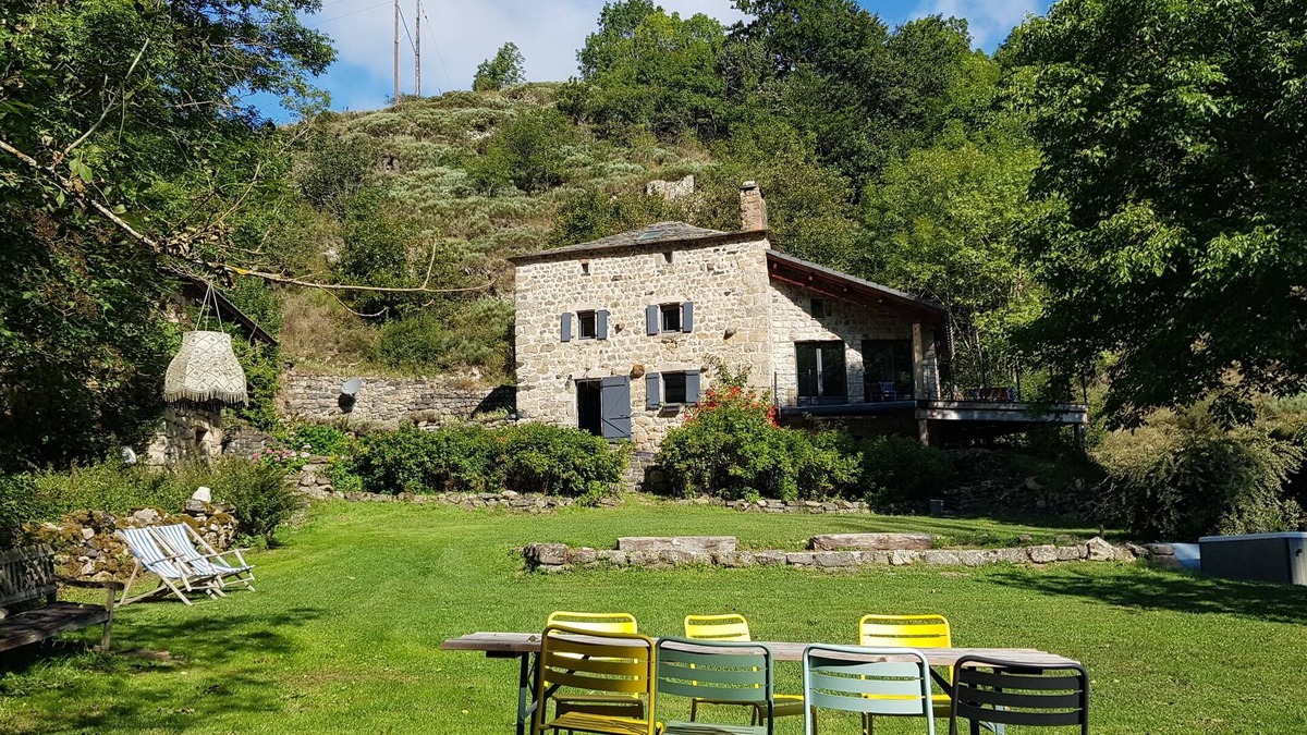 Intres House | Paradis Familial en Ardèche Avec Rivière, Jacuzzi et Sauna, au Grand Calme