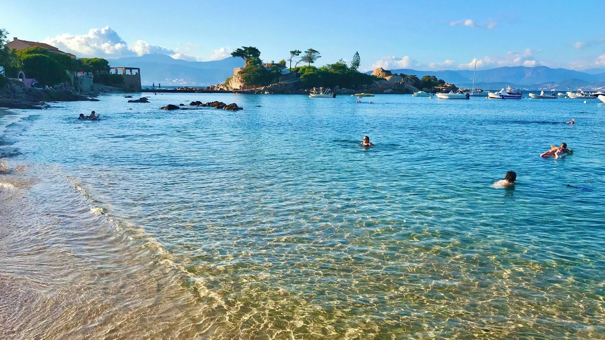 Isolella Villa | Paradise, 50 m from the beach on the Isolella peninsula.