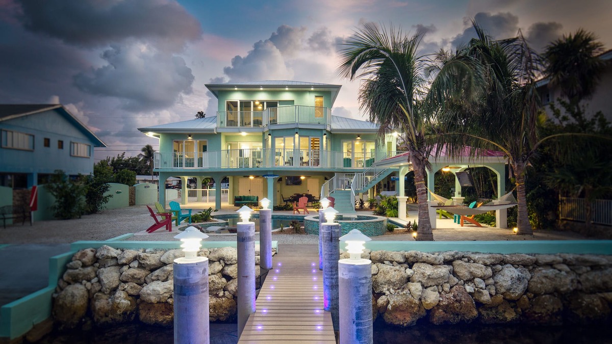 Marathon House | Paradise Bay - 4 Bedrooms [with 2 Master Suites] & 4 Bathrooms - sleeps 10