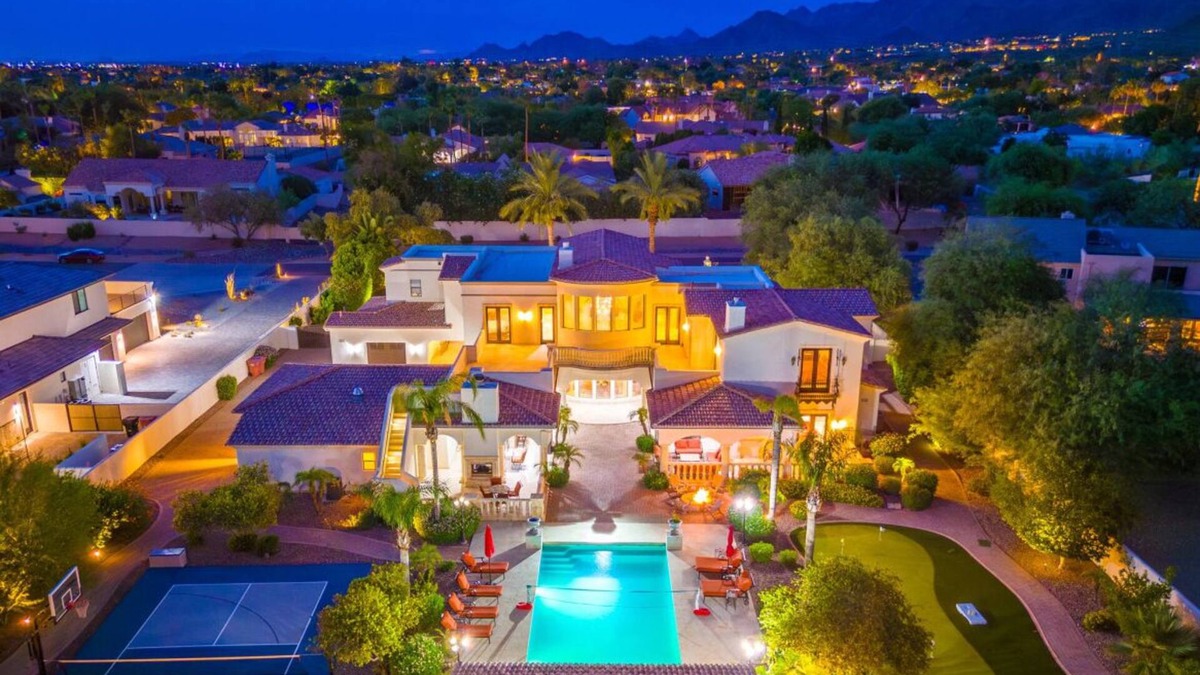 Mary Katherine Estates Ski Chalet | Paradise Castle in AZ+PickleballCourt+Putting Green+Heated Pool & Spa+Has It All