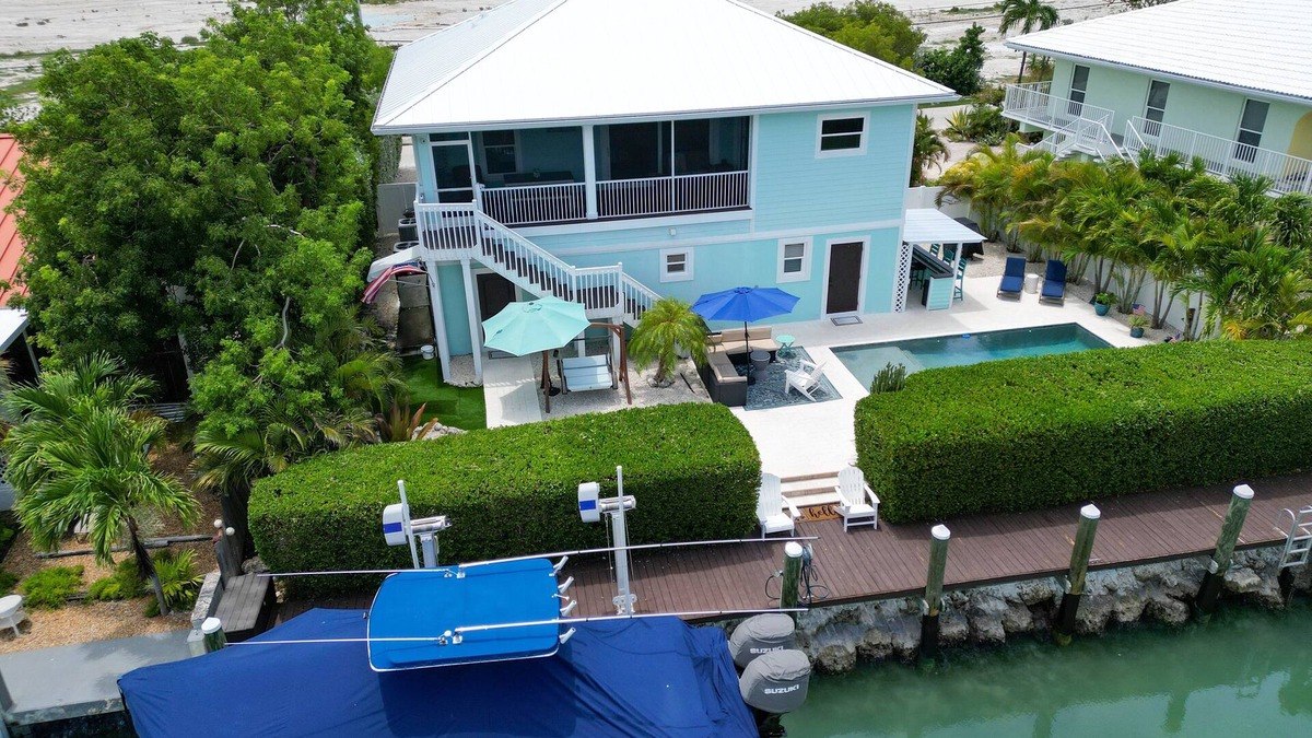 Marathon House | Paradise Found ~ Waterfront Pool Home, 50' Dock, Kayaks & Bikes