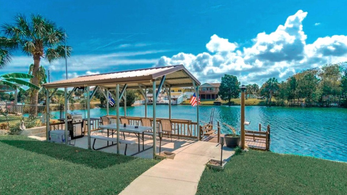 Hernando Beach House | Paradise - Golf Cart Rental, Kayaks, Paddle Boat, Fishing & Swimming