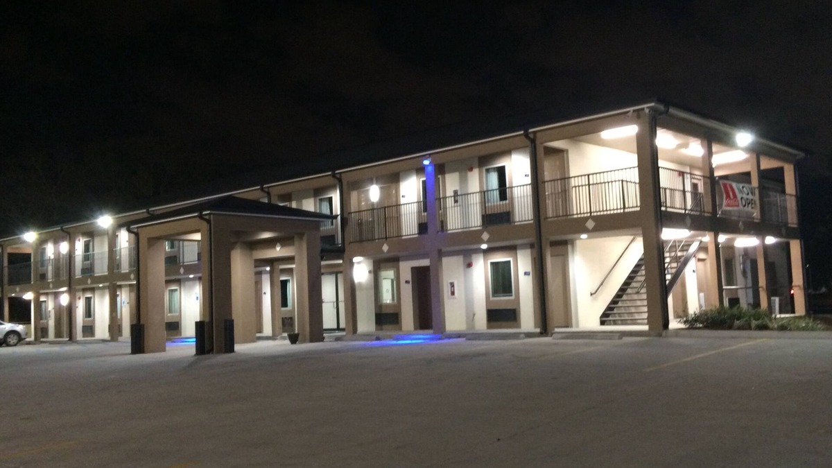 Baton Rouge Hotel | Paradise Inn & Suites