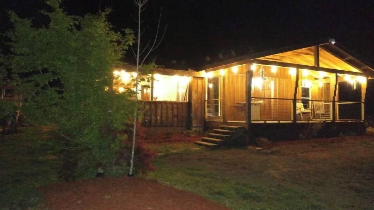 Barnardsville Cabin | Paradise Mountain Getaway! Hot Tub to Relax after Hiking, Fishing, & Fun Here!
