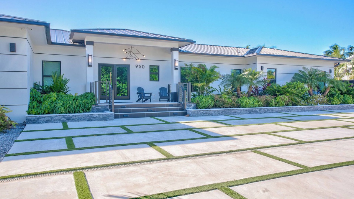 Marathon House | Paradise Oceanside Estate- 6 Bedrooms & 9 BR + Office + Theater Room – SLEEPS 14