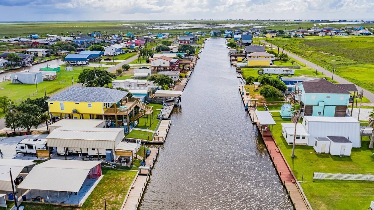 Cedar Lane House | Paradise on Neptune. Saltwater canal, minutes to ICW and beach.